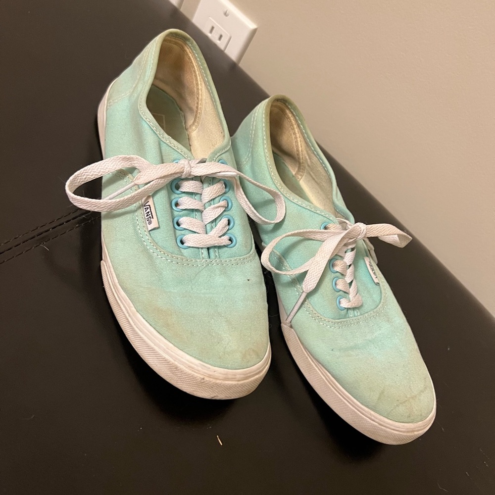 Vans Slim Unisex lace up low top sneakers